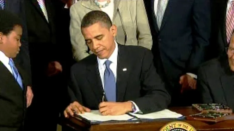 Barack Obama podepisuje zdravotní reformu