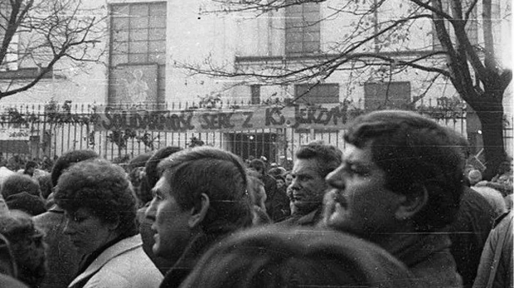 Pohřeb kněze Jerzyho Popieluszka