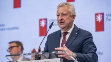 Ministr obrany Jaromír Zůna (za SPD)