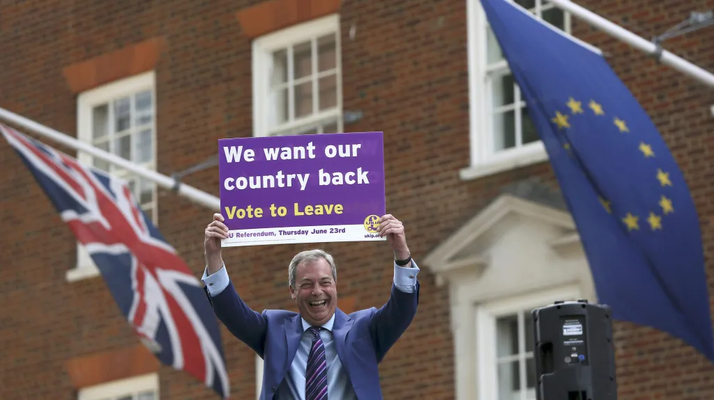 Šéf strany UKIP Nigel Farage volá po brexitu