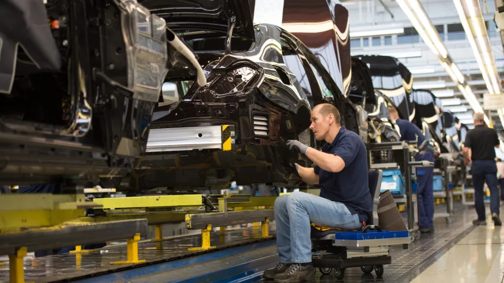 Výroba automobilky Daimler