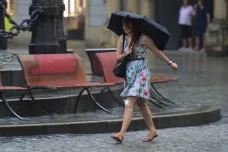 Do Česka dorazily bouřky, hrozí kroupy a silné deště