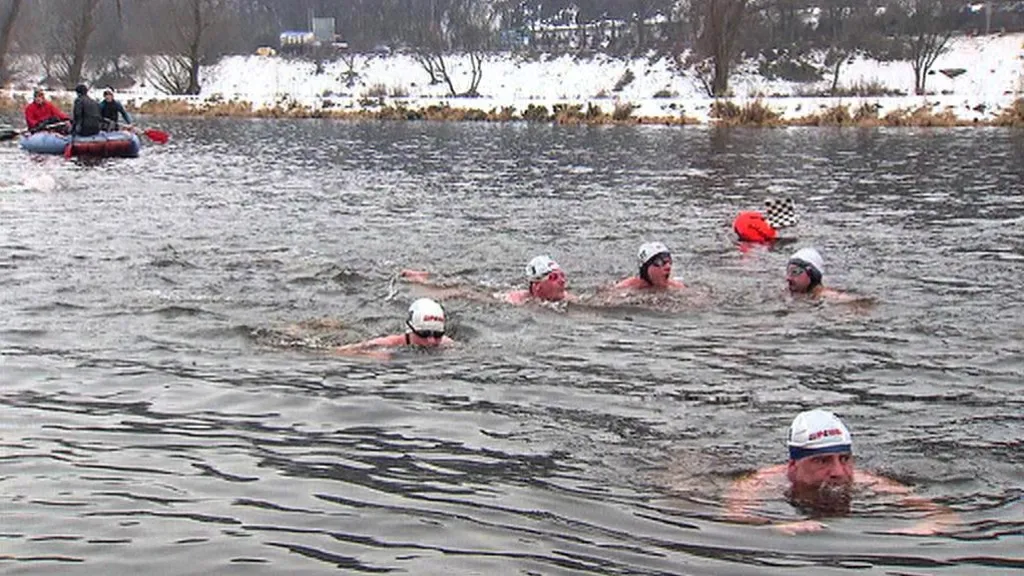 Otužilci ve Vltavě