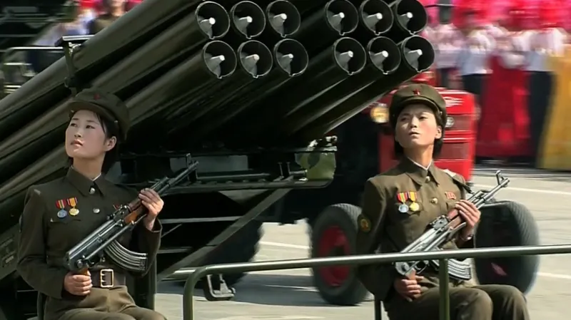 Vojenská přehlídka 65. výročí založení KLDR