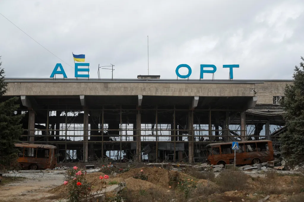 Terminál chersonského mezinárodního letiště, listopad 2022. Ruská okupační vojska jej využívaly jako základnu