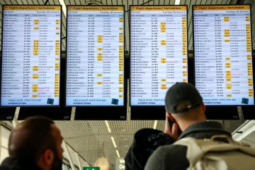 Mráz dál komplikuje dopravu v Evropě, ruší se i letecká spojení s Prahou