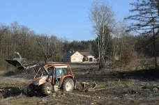 Zarostlá plocha se opět změní v rybník. Do obnovy se pustili v Sezimově Ústí i jinde