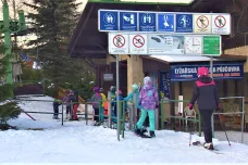 Kraje zvažují dotace na lyžařské kurzy pro sedmáky. Pro řadu rodičů jsou totiž příliš drahé 