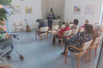Sněmovna schválila pravidla pro sociálně-zdravotní služby