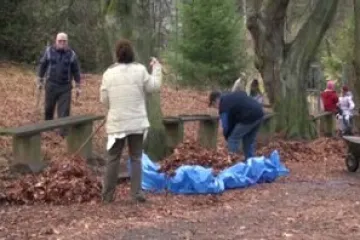 Podzimní úklid parku na Svaté Hoře
