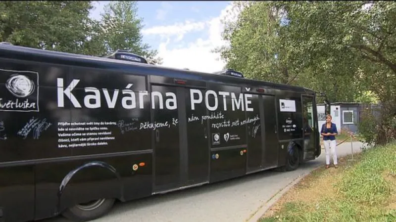 Kavárna Potmě přijela do pražské zoo