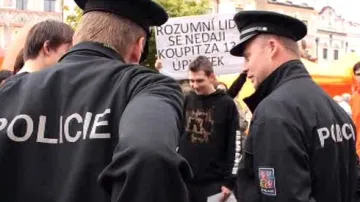 Policie zasahuje na mítinku ČSSD