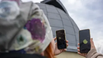 Částečné zatmění Slunce v aplikaci mobilního telefonu, Hvězdárna Turnov
