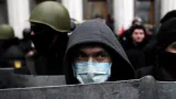 Opoziční oddíly hlídají vstup do ukrajinského parlamentu