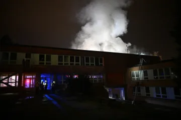 Požár střední školy ve Zlíně mají hasiči pod kontrolou, dál se nešíří