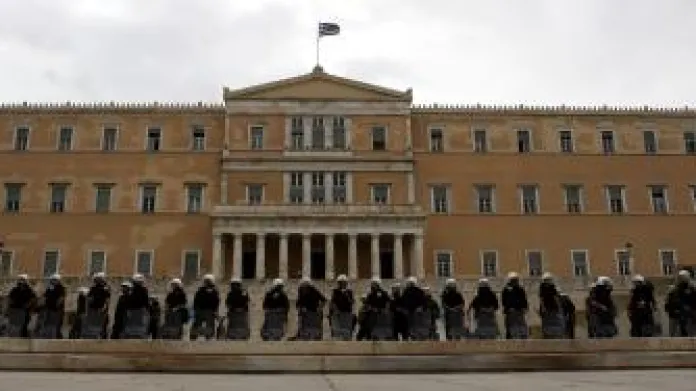 Policie před řeckým parlamentem