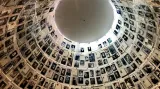 Kupole se snímky obětí holocaustu