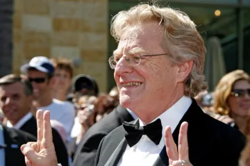 Zemřel kontroverzní moderátor Jerry Springer, jeho show běžela 27 let