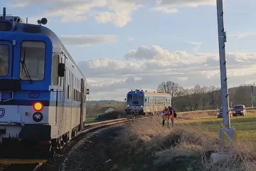 Inspekce bude zjišťovat, proč vlaky v Poříčanech nebo Libni často projíždějí návěst stůj
