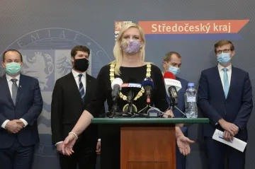 Středočeský kraj schválil rozpočet, očekává propad příjmů a škrtá. Opozice kritizovala návrh jako ustrašený