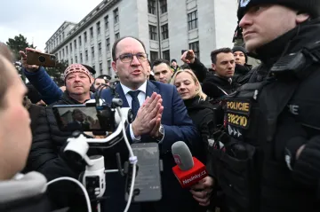 Preferuji jednání před protesty, prohlásil Výborný. Zemědělci ho vypískali a dali mu dopis s požadavky