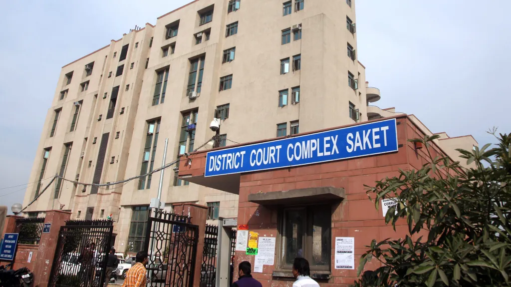 Budova, kde se koná soud s pěticí Indů