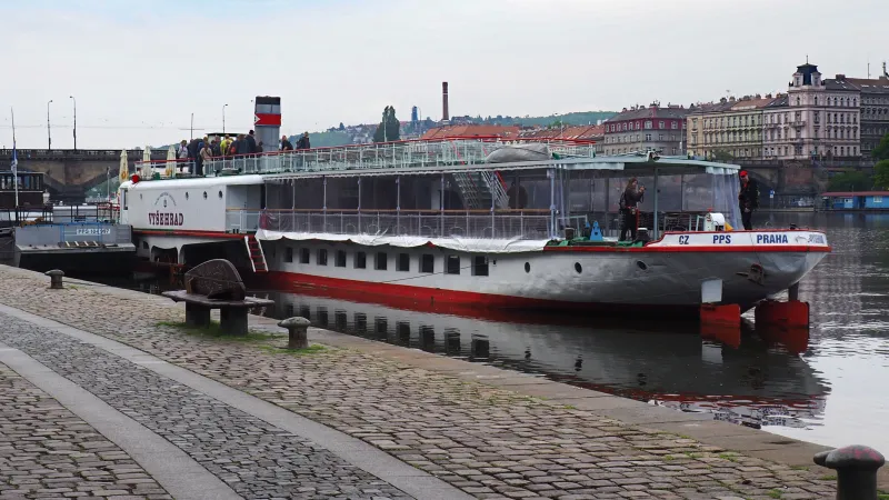 Současná podoba parníku Vyšehrad (dříve Děvín, původně Antonín Švehla) s otevřenou zadní nástavbou bez salonu