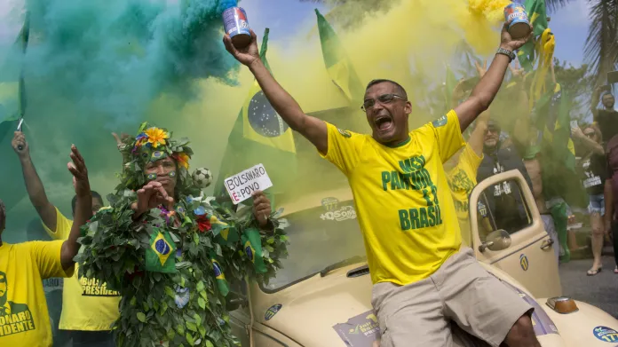 Bolsonarovi stoupenci oslavují jeho vítězství