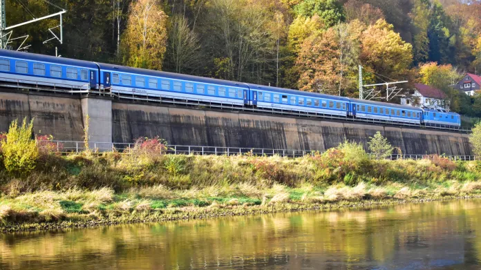 Vlak nazvaný Letní kometa jezdí z Ústí nad Labem do Drážďan. Je to zdaleka nejméně kvalitní souprava, kterou České dráhy posílají do Německa.