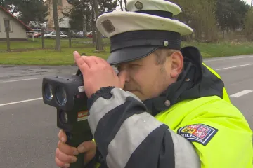 Policie začala měřit rychlost na stovkách míst vybraných lidmi. Zveřejnila seznam, kde bude číhat