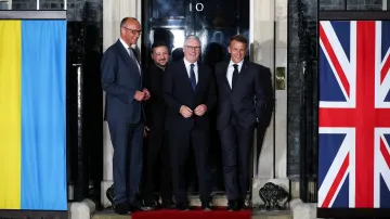 Friedrich Merz, Volodymyr Zelenskyj, Keir Starmer a Emmanuel Macron v Downing Street