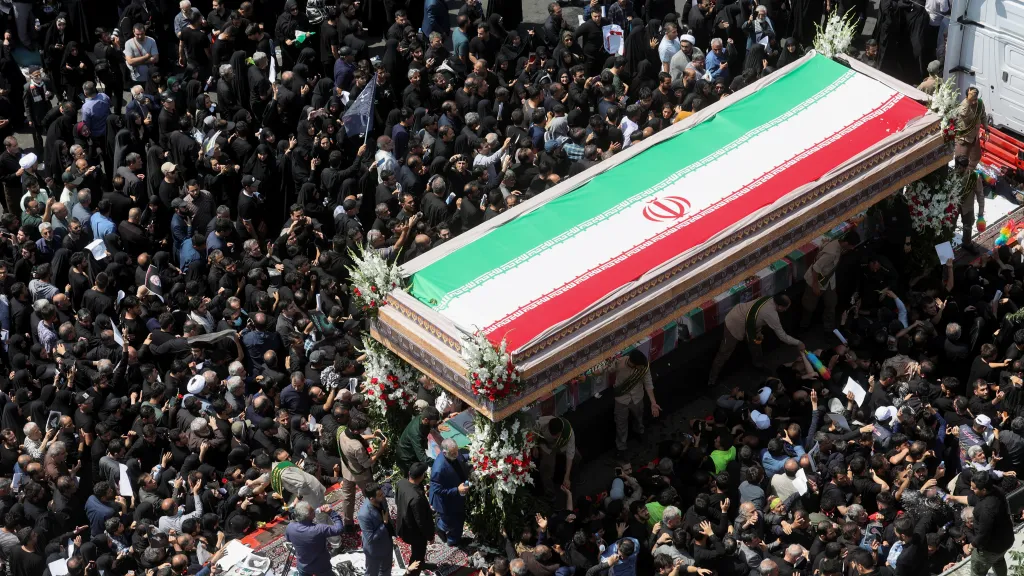 Smuteční ceremonie za Raísího v Teheránu
