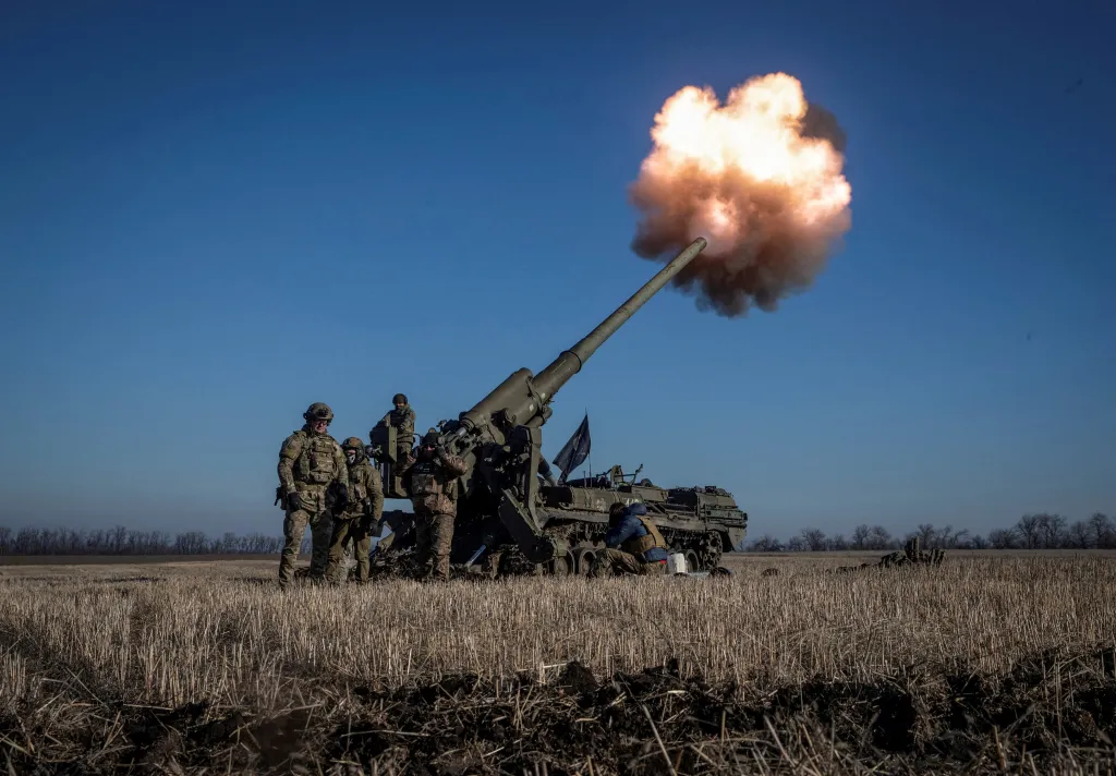 24. ledna 2023, Ukrajinci střílí nedaleko Bachmutu z děla Pion