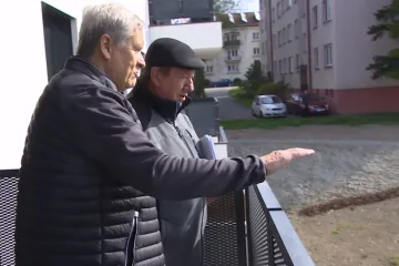 V Dobrušce se čtvrt století nestavělo. Díky iniciativě místního seniora teď vzniklo 52 bytů
