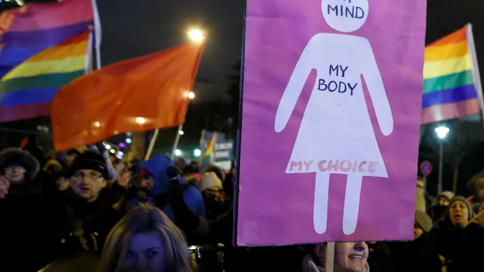 Polské protesty proti zpřísnění potratů