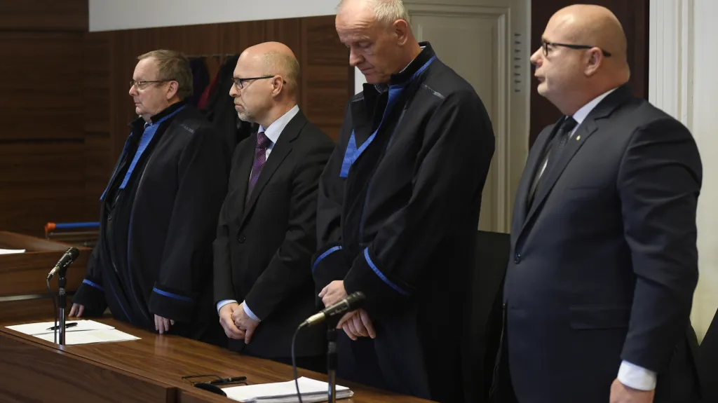 Tomáš Perutka (druhý zleva) a Ondrej Páleník (vpravo)