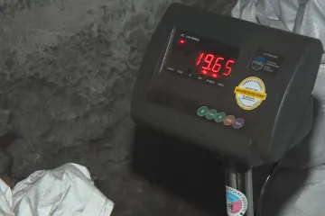 Nízká hmotnost, chybný ceník, špatná kvalita. Inspektoři pokutují prodejce uhlí