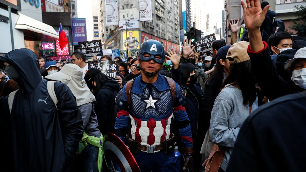 Hongkongský aktivista Ma Čchun-man přezdívaný Kapitán Amerika