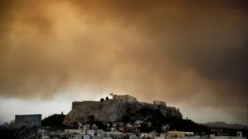 Kouř nad Akropolí