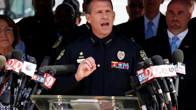 Šéf orlandské policie John Mina během tiskové konference