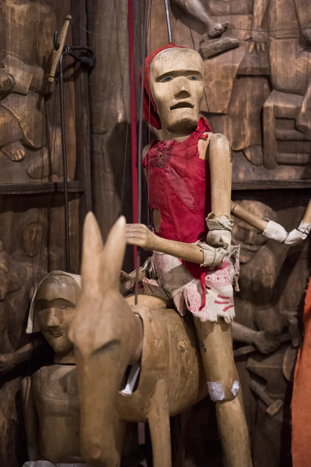 Rozsáhlý reprezentativní projekt mapuje vývoj českého loutkářství od samých počátků, přes slavné rody 19. století až po současnost. Výstava je určena především rodinám a dětem