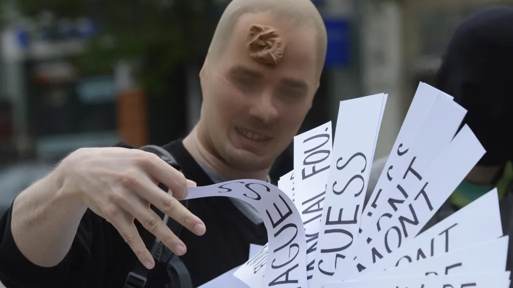 Happening k anonymním akciím