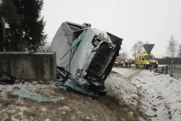U Vyškova havarovala dodávka. Devět lidí se zranilo