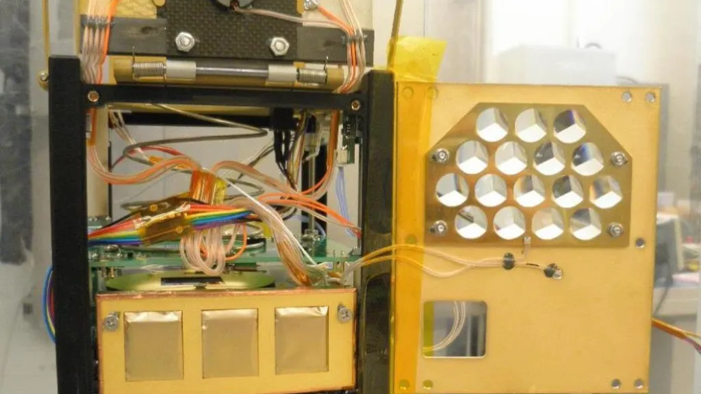 Česká družice VZLUSAT-1