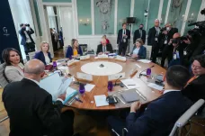 Ministři zahraničí skupiny G7 slíbili další zbraně Ukrajině