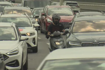Motorkáři mohou v Praze nově využívat vyhrazené jízdní pruhy, město doufá v bezpečnější provoz