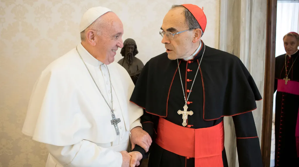 Papež František a arcibiskup Barbarin na snímku z března 2019