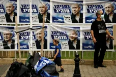 Izraelské parlamentní volby podle prvních odhadů nemají jasného vítěze