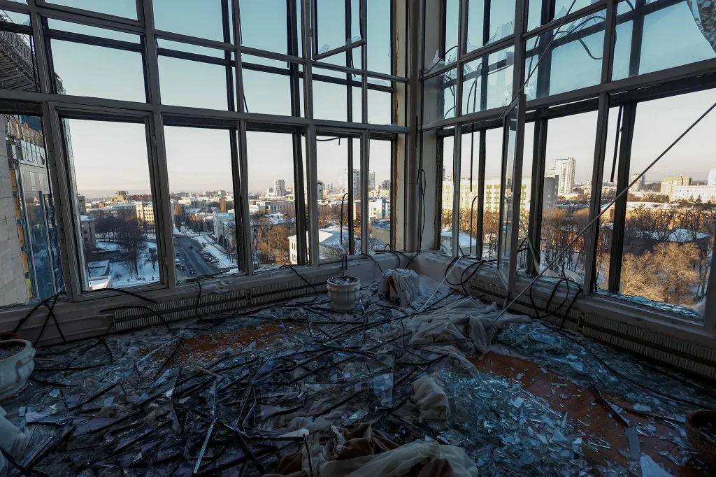 Výhled na Charkov ze zničeného hotelu ruskými raketami (Foceno 13. ledna 2024)
