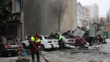Následky ruských dronových a raketových útoků na Charkov, snímek z 26. února